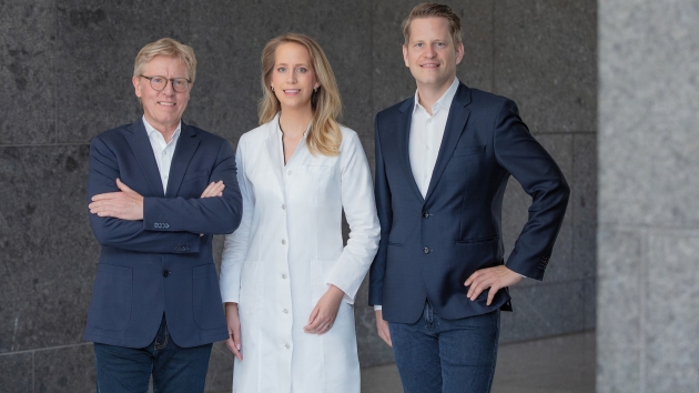 Schrammek Kosmetik erweitert die Geschäftsführung um langjährigen Babor-Manager - v.l.: Dr. Helmut Drees mit Christina Drusio (Medical Director und Mitinhaberin von Dr. med. Christine Schrammek Kosmetik) und Alexander Drusio (Geschäftsführender Gesellschafter Dr. med. Schrammek Kosmetik) - Quelle: Schrammek